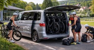 services vtc spécialisés pour triathlètes à val de gray, transport sécurisé de vélos dans un volkswagen multivan confortable et spacieux.